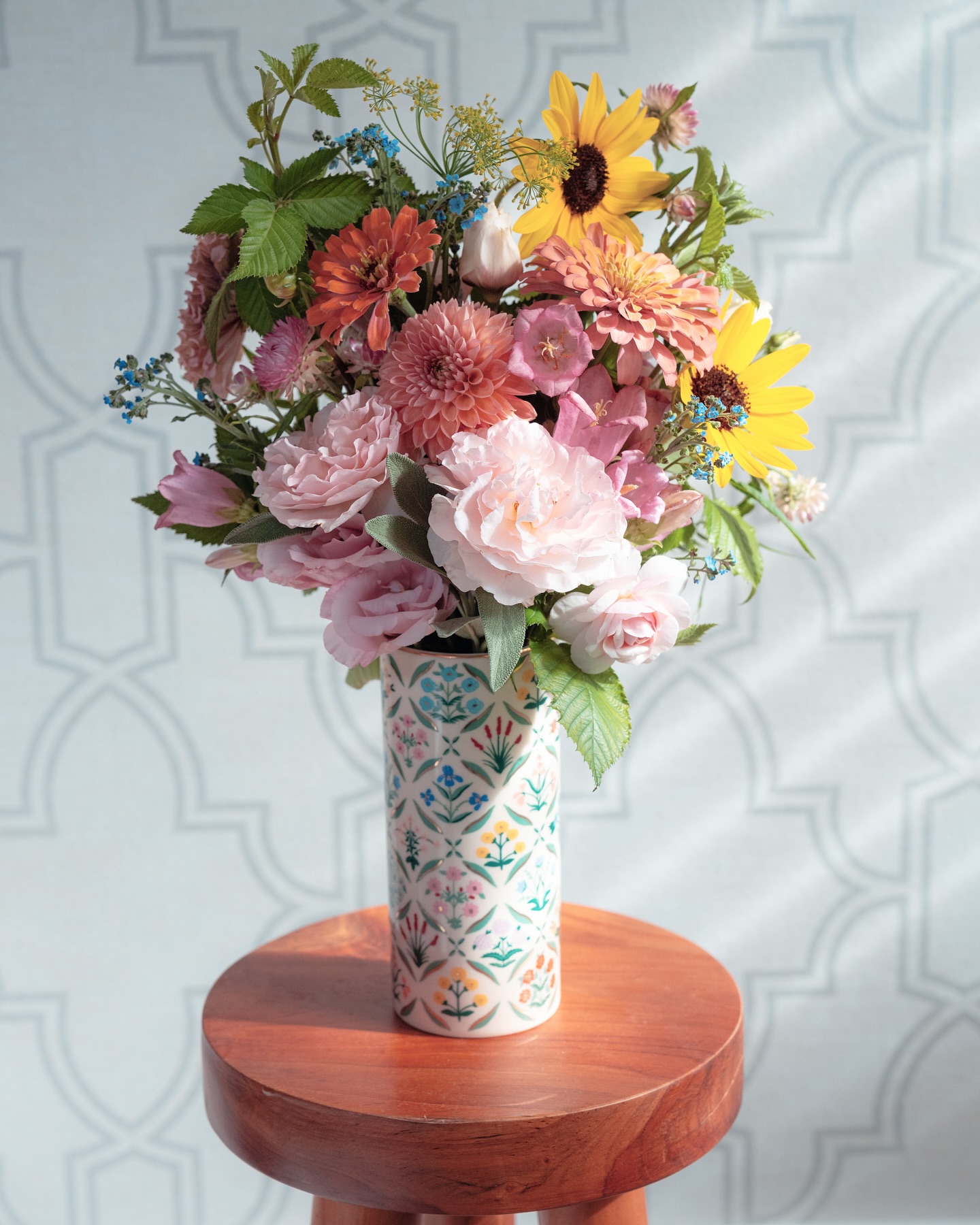 This weekβs Friday Flowers: sunflowers, dahlias, zinnias, garden roses, campanula, zinnias, lissies, forget-me-nots, strawflower, bouquet dill, and raspberry foliage (all grown by me!) in a @riflepaperco vase (locally grown too! π). π©π»βπΎπ»βοΈ #summerflowers #farmgalflowers #centerpiece #slowflowerssociety #locallygrown #farmerflorist #zone10a #zinnias #growyourown #cutflowers #floraldesign #floridaflowers #flowerstagram #flowers #floraldesign #flowerarrangement #inmygarden #floridagrown #bouquet #fridayflowers #riflepaperco #iluvwinterpark #winterparkfl
πΈ: @blinkofaneye_photos